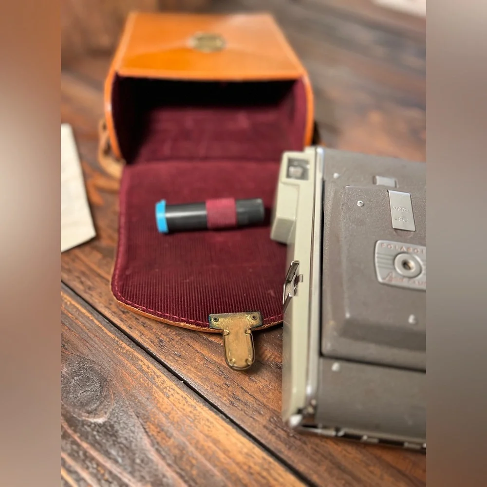 POLOROID Vintage 1950’s MODEL 80 LAND CAMERA W/ lined Genuine Leather Case/Bag